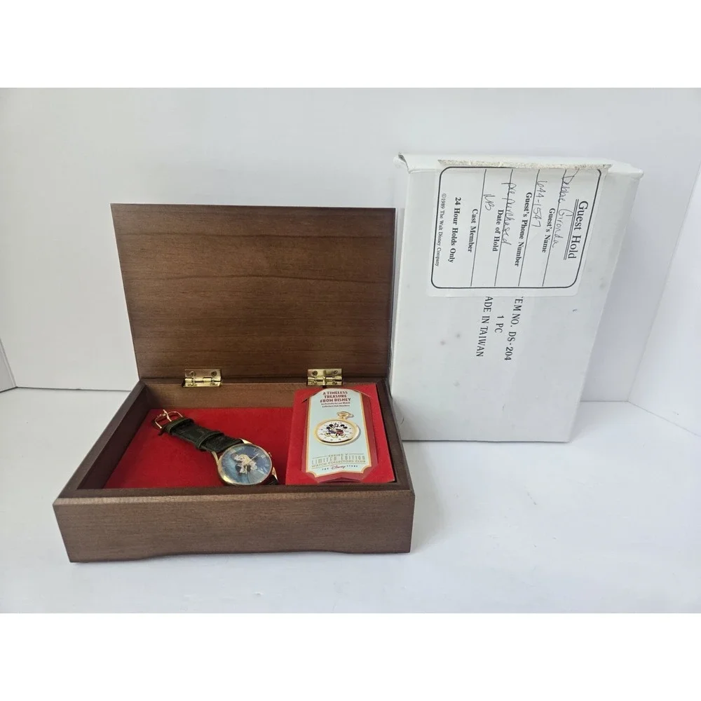 Disney Store Fossil Watch Collectors Club Series watch Sleeping Beauty Music box